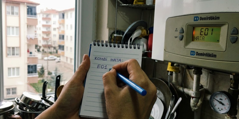 Kombi Tamiri Gerektiren Arıza Belirtileri 1 Kombi Tamiri Gerektiren Belirtiler: Ne Zaman Servis Çağrılmalı?